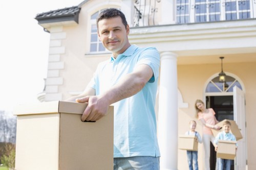 Local movers planning access and parking for an apartment move in Norway